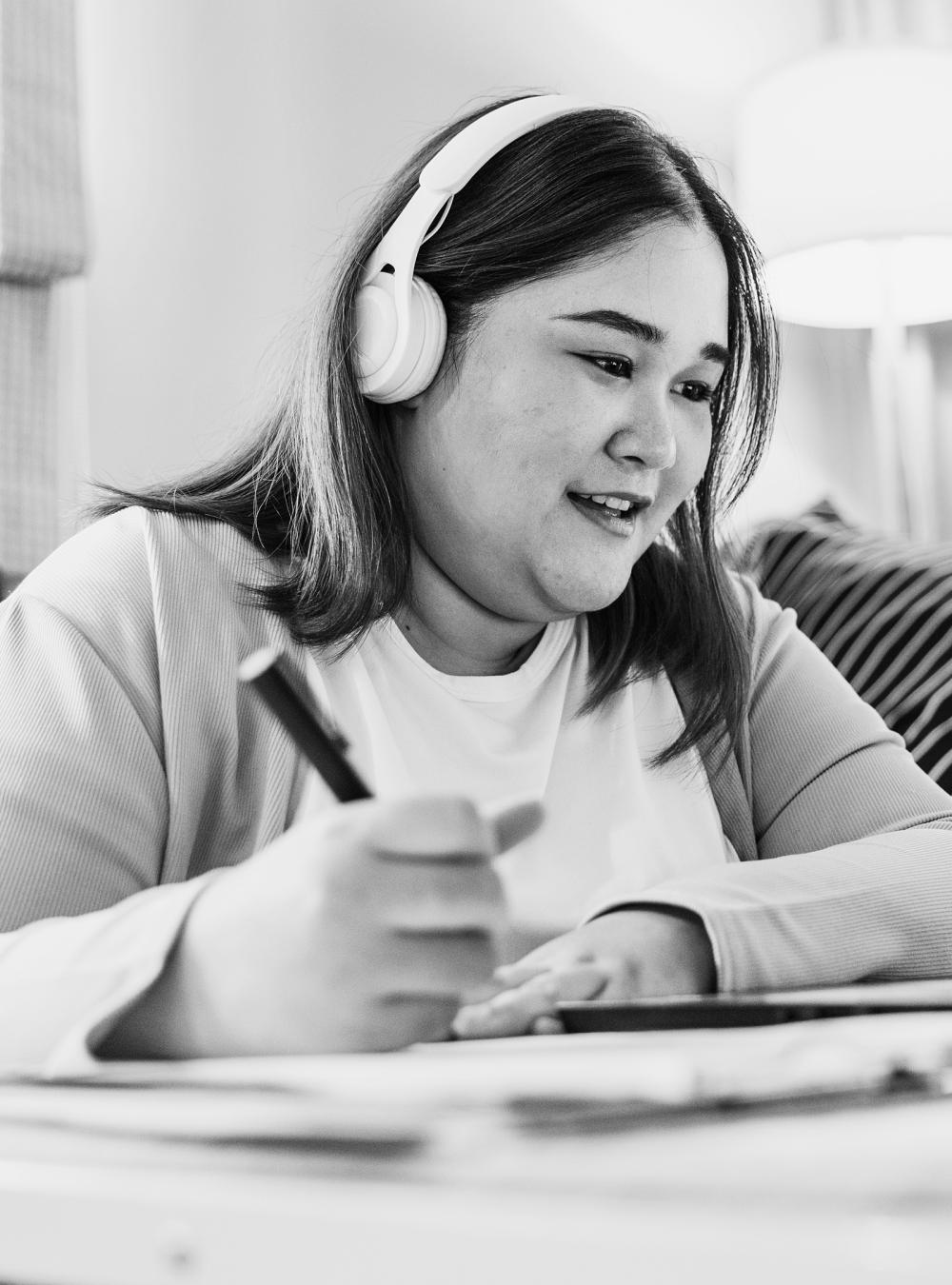 Woman studying virtually